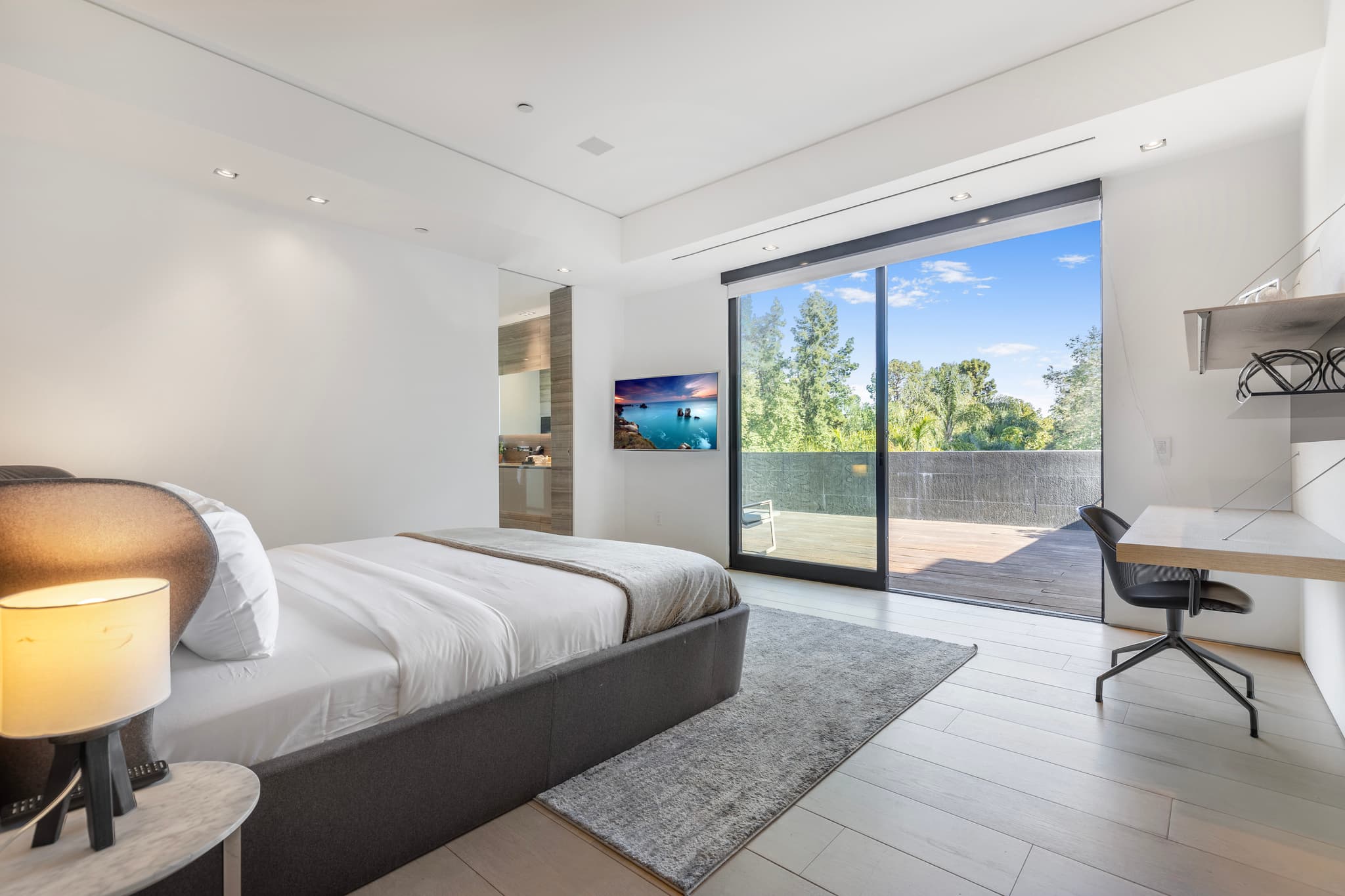 Beverly Crest, Los Angeles — Luxury furnished apartment in Beverly Crest, Los Angeles