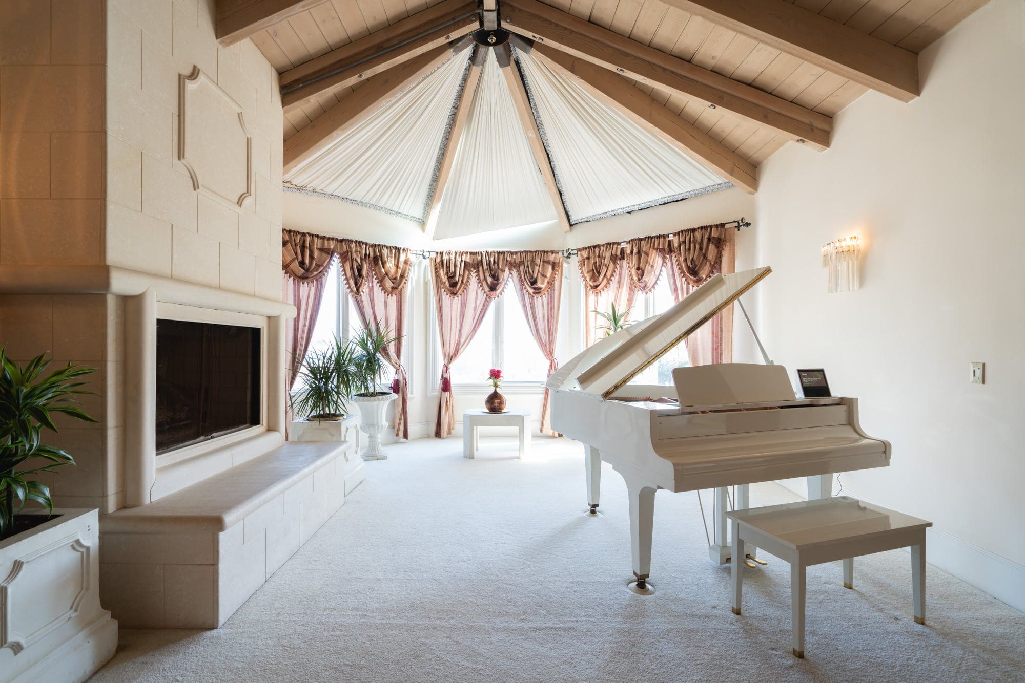 Bel Air, Los Angeles — Luxury furnished apartment in Bel Air, Los Angeles