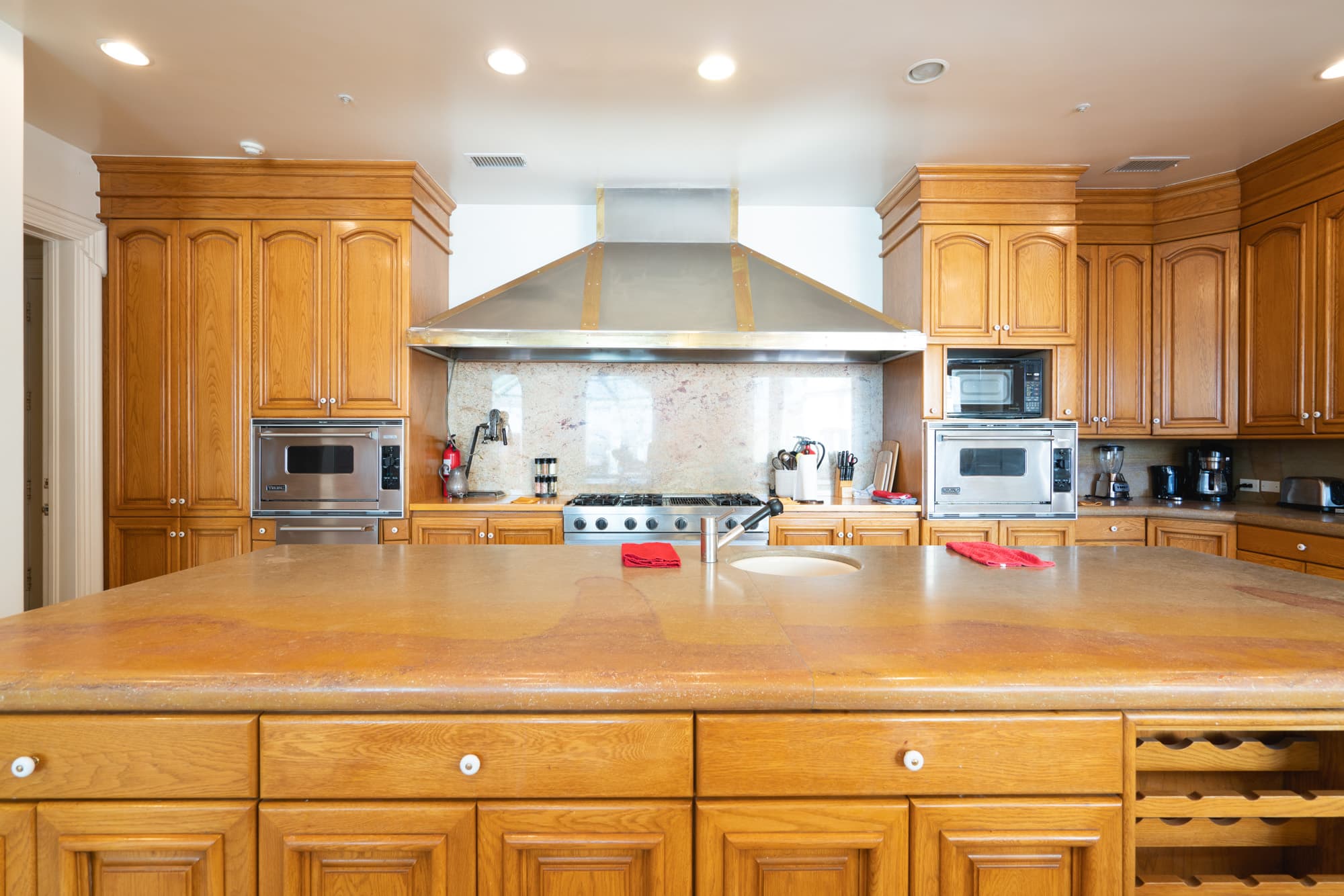 Bel Air, Los Angeles — Luxury furnished apartment in Bel Air, Los Angeles