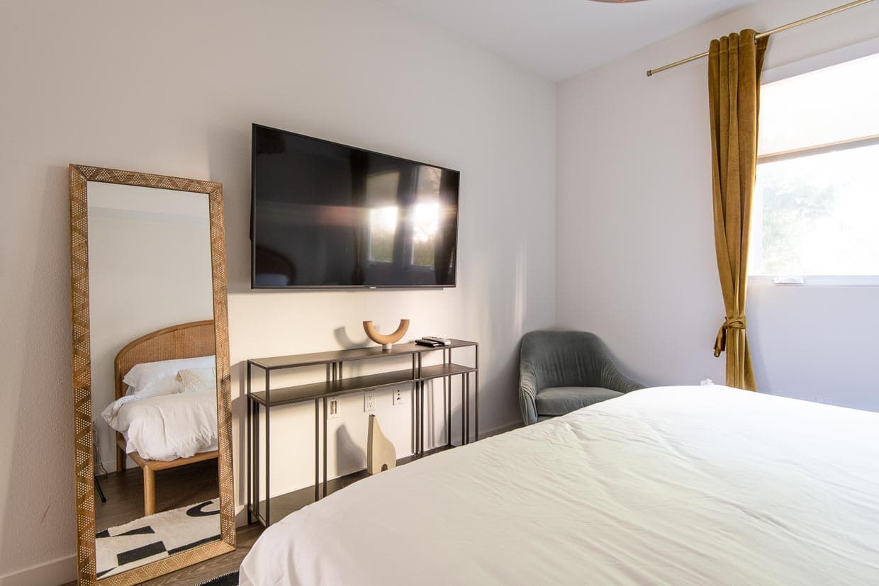 Miracle Mile & La Brea, Los Angeles — Luxury furnished apartment in Miracle Mile & La Brea, Los Angeles