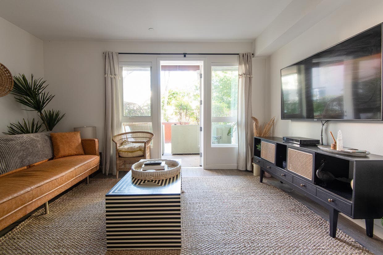 Miracle Mile & La Brea, Los Angeles — Luxury furnished apartment in Miracle Mile & La Brea, Los Angeles