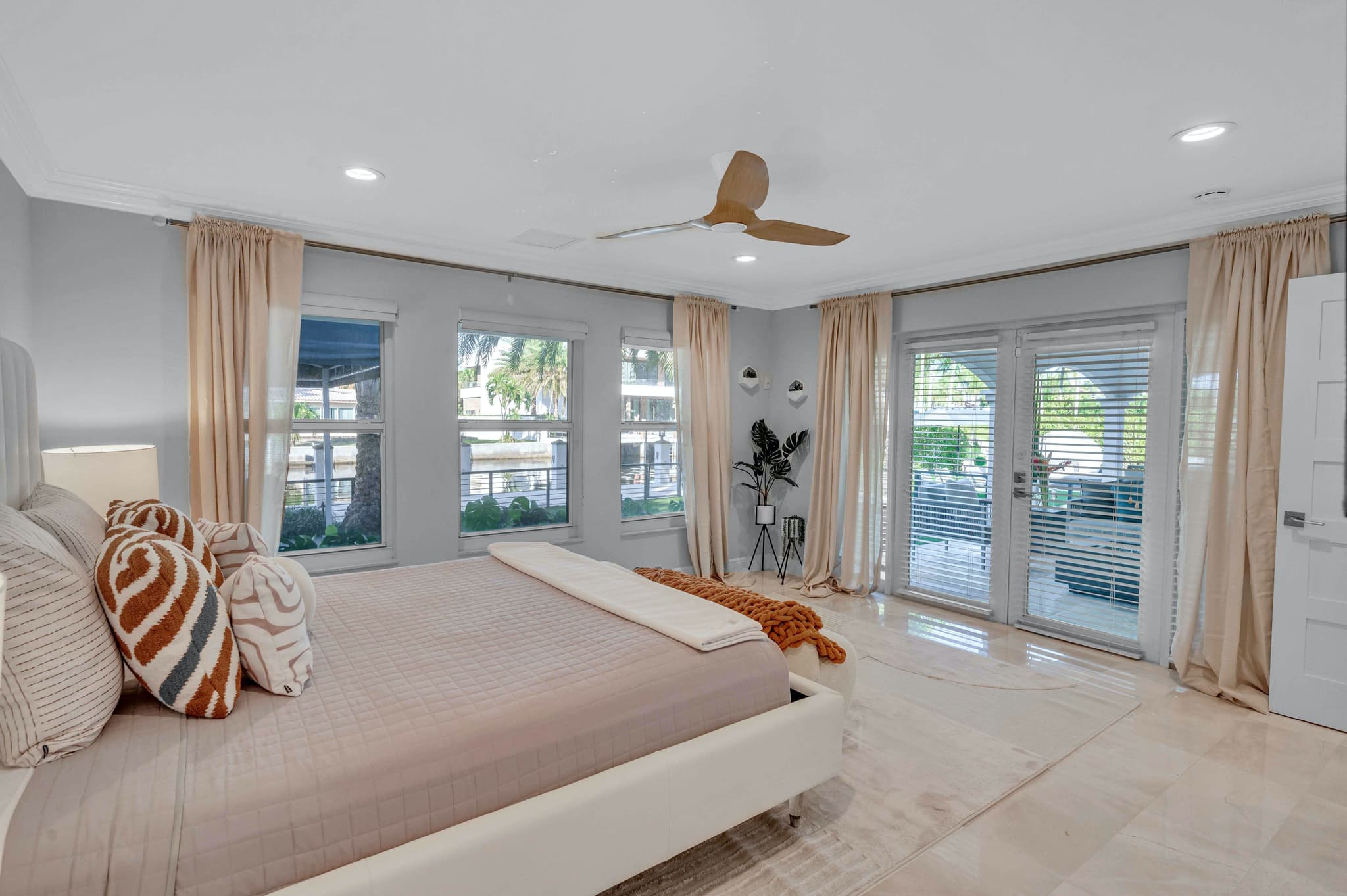 Las Olas Isles, Fort Lauderdale — Luxury furnished apartment in Las Olas Isles, Fort Lauderdale