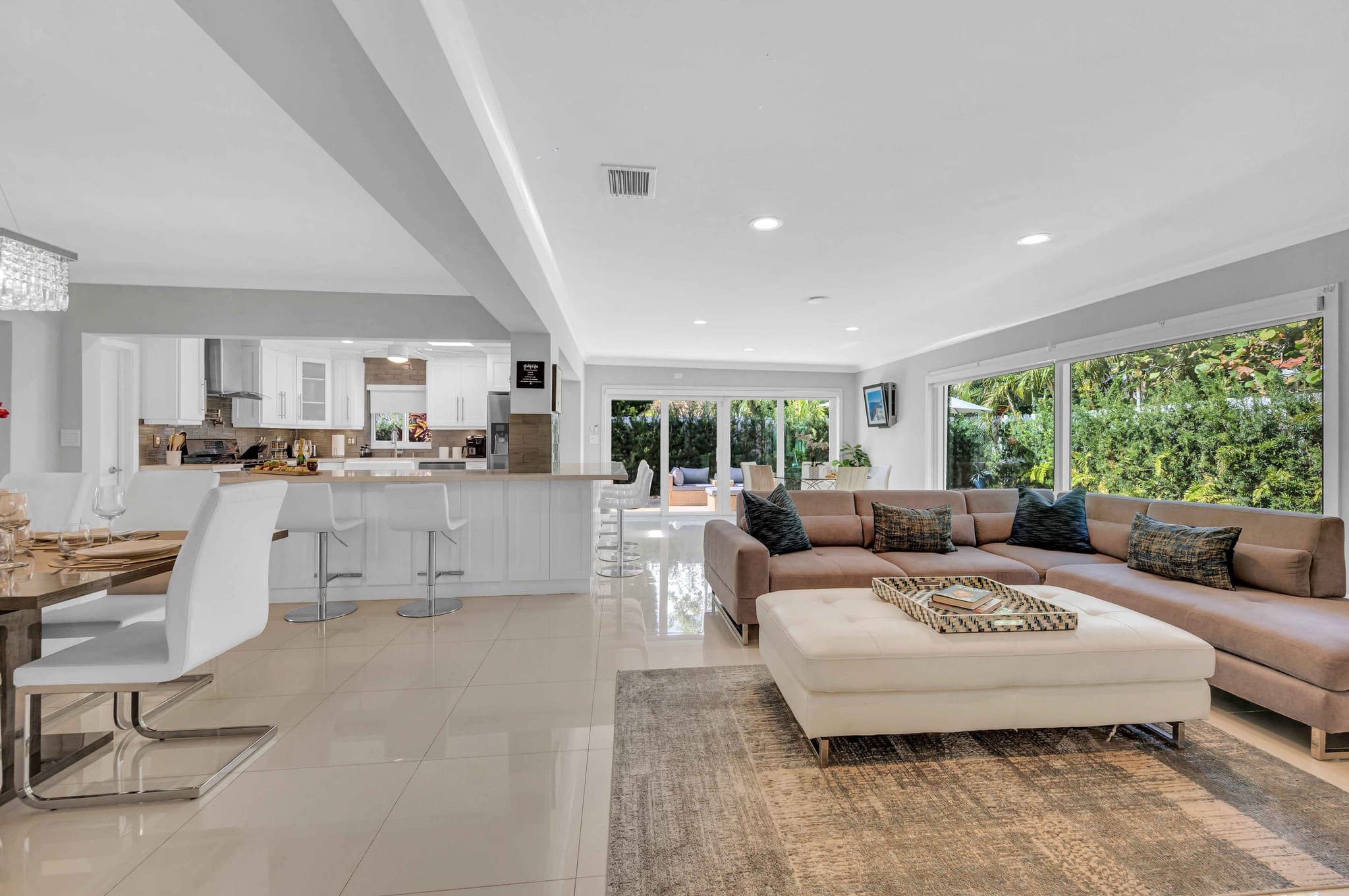 Las Olas Isles, Fort Lauderdale — Luxury furnished apartment in Las Olas Isles, Fort Lauderdale