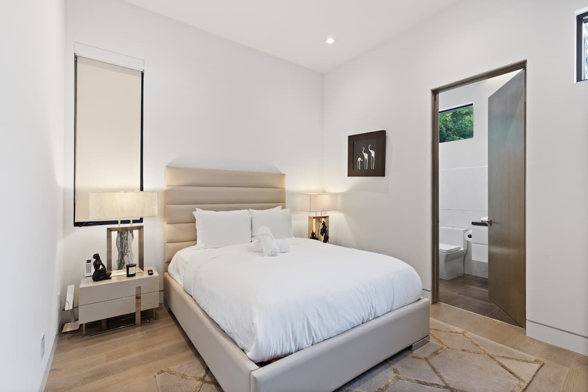 Encino, Los Angeles — Luxury furnished apartment in Encino, Los Angeles