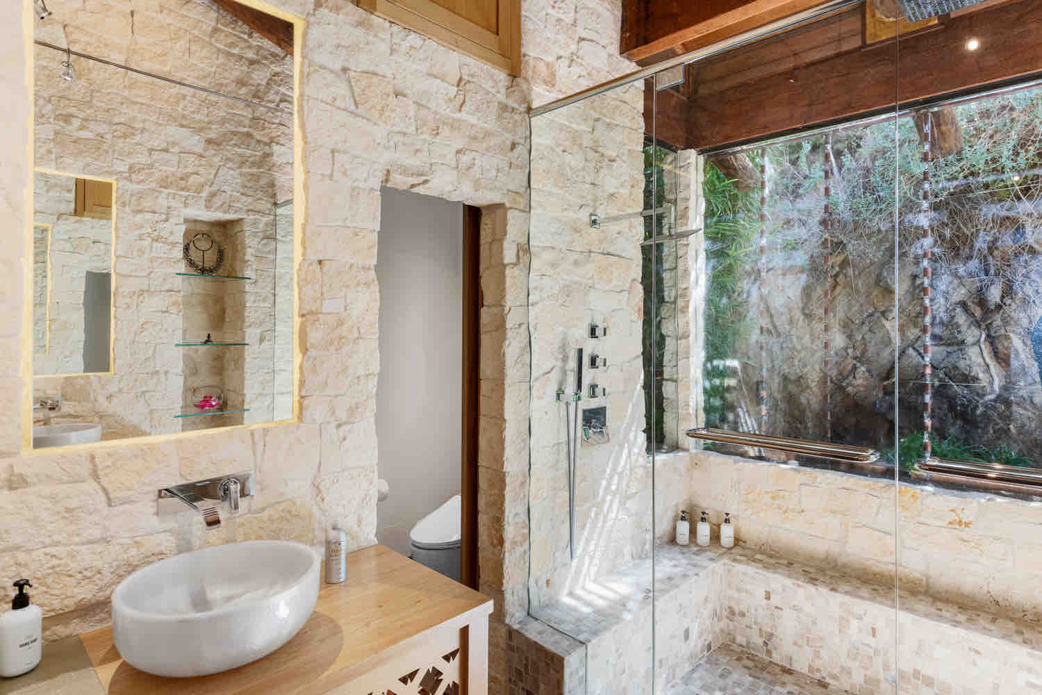 Topanga, Los Angeles — Luxury furnished apartment in Topanga, Los Angeles