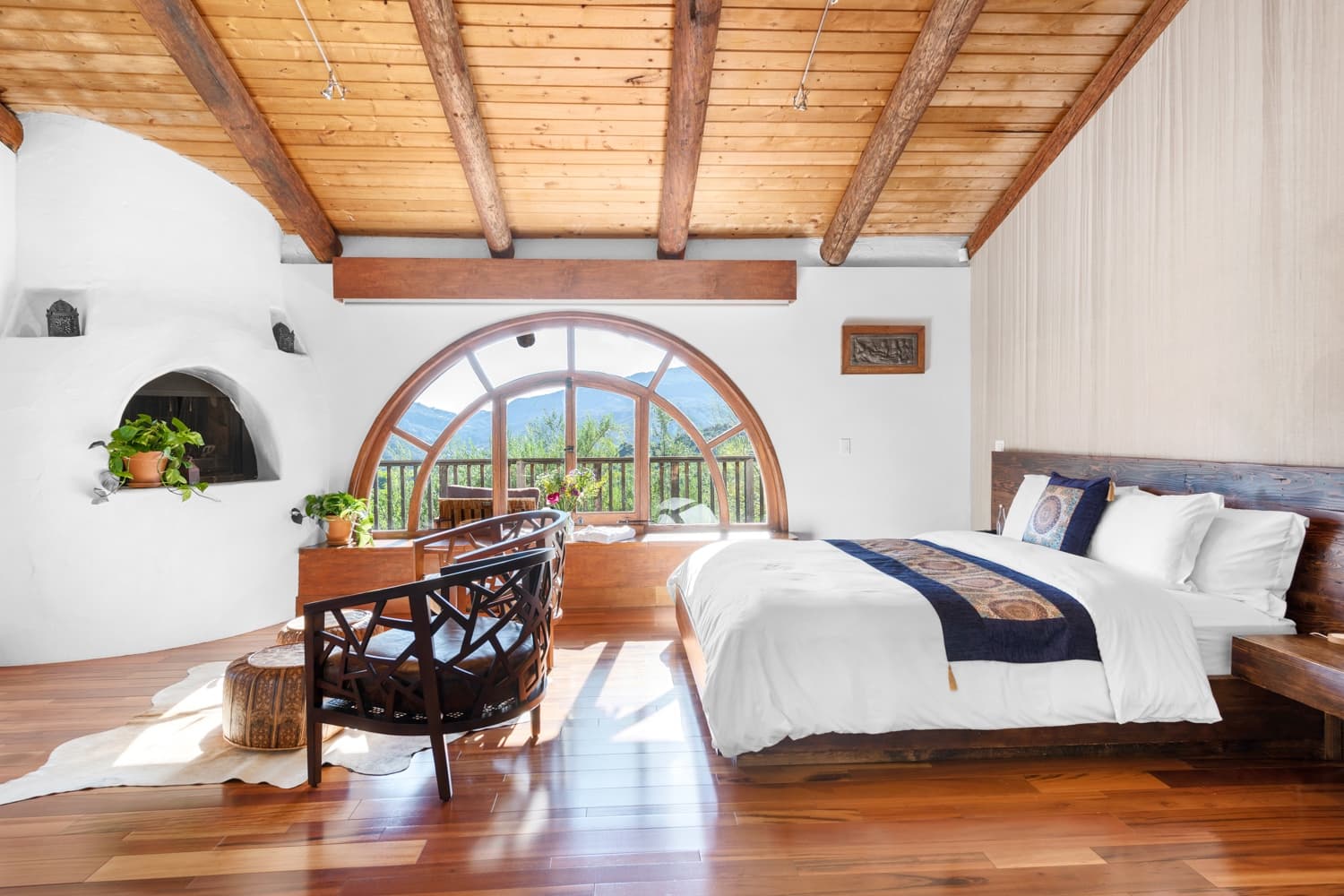 Topanga, Los Angeles — Luxury furnished apartment in Topanga, Los Angeles