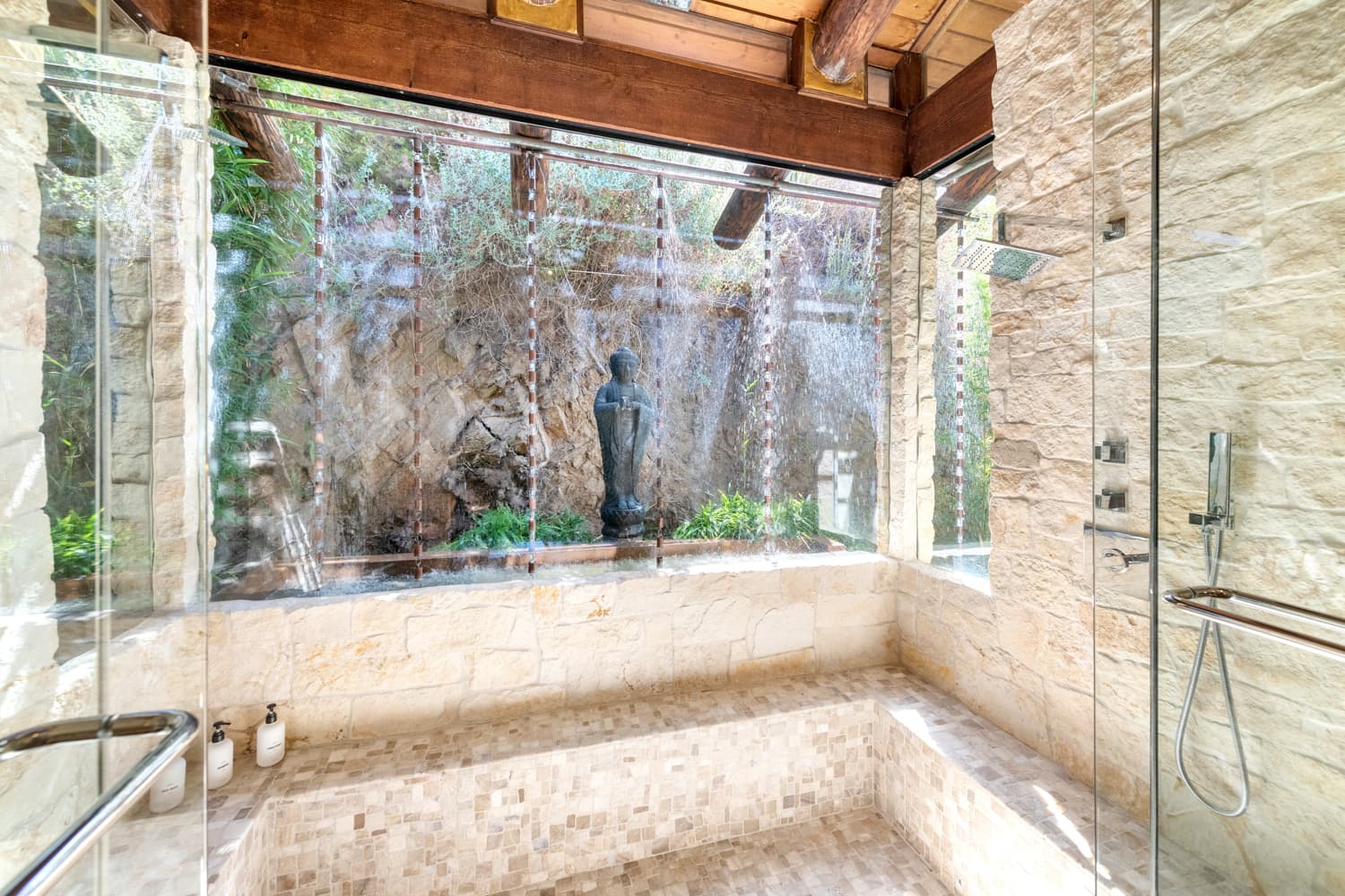 Topanga, Los Angeles — Luxury furnished apartment in Topanga, Los Angeles