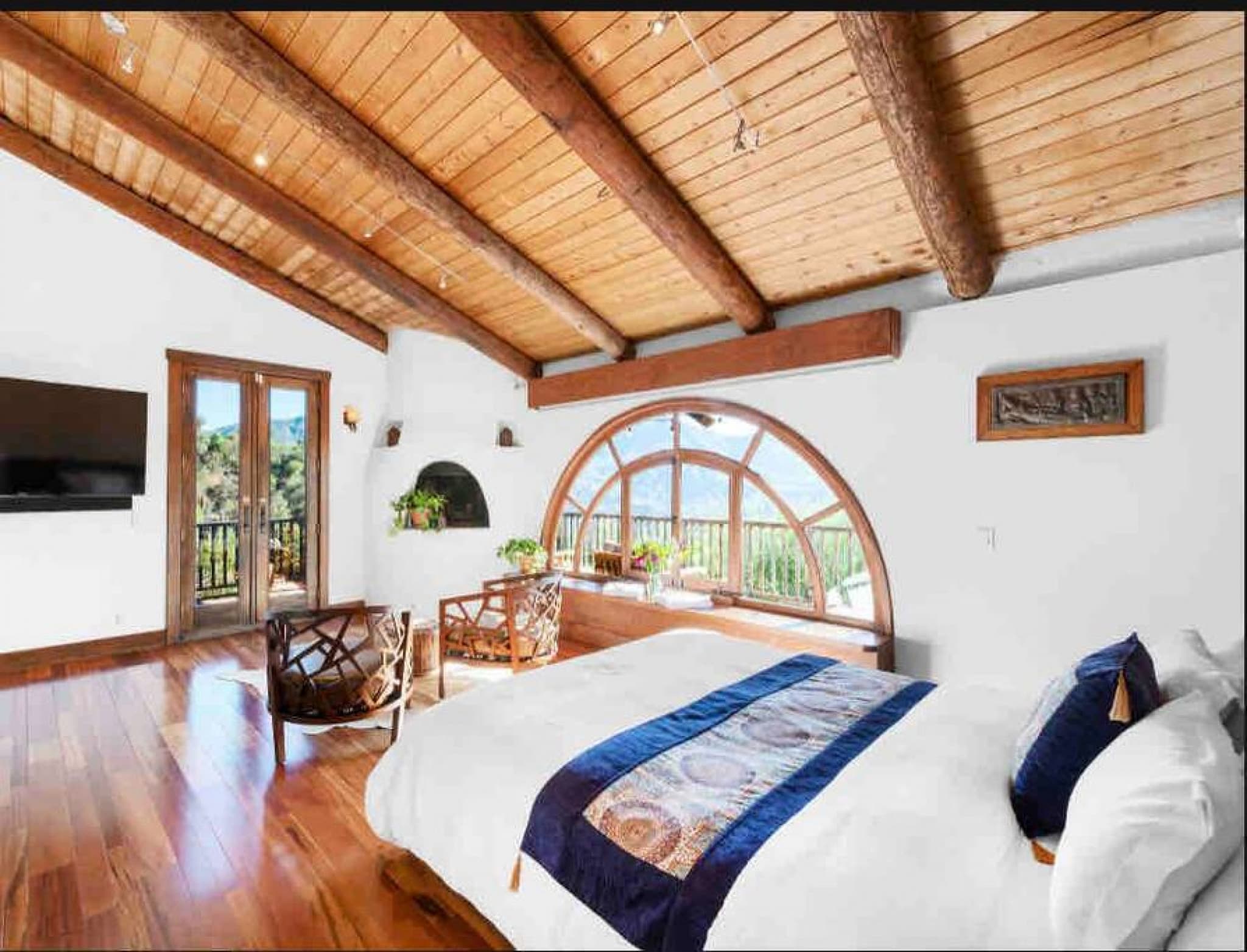 Topanga, Los Angeles — Luxury furnished apartment in Topanga, Los Angeles