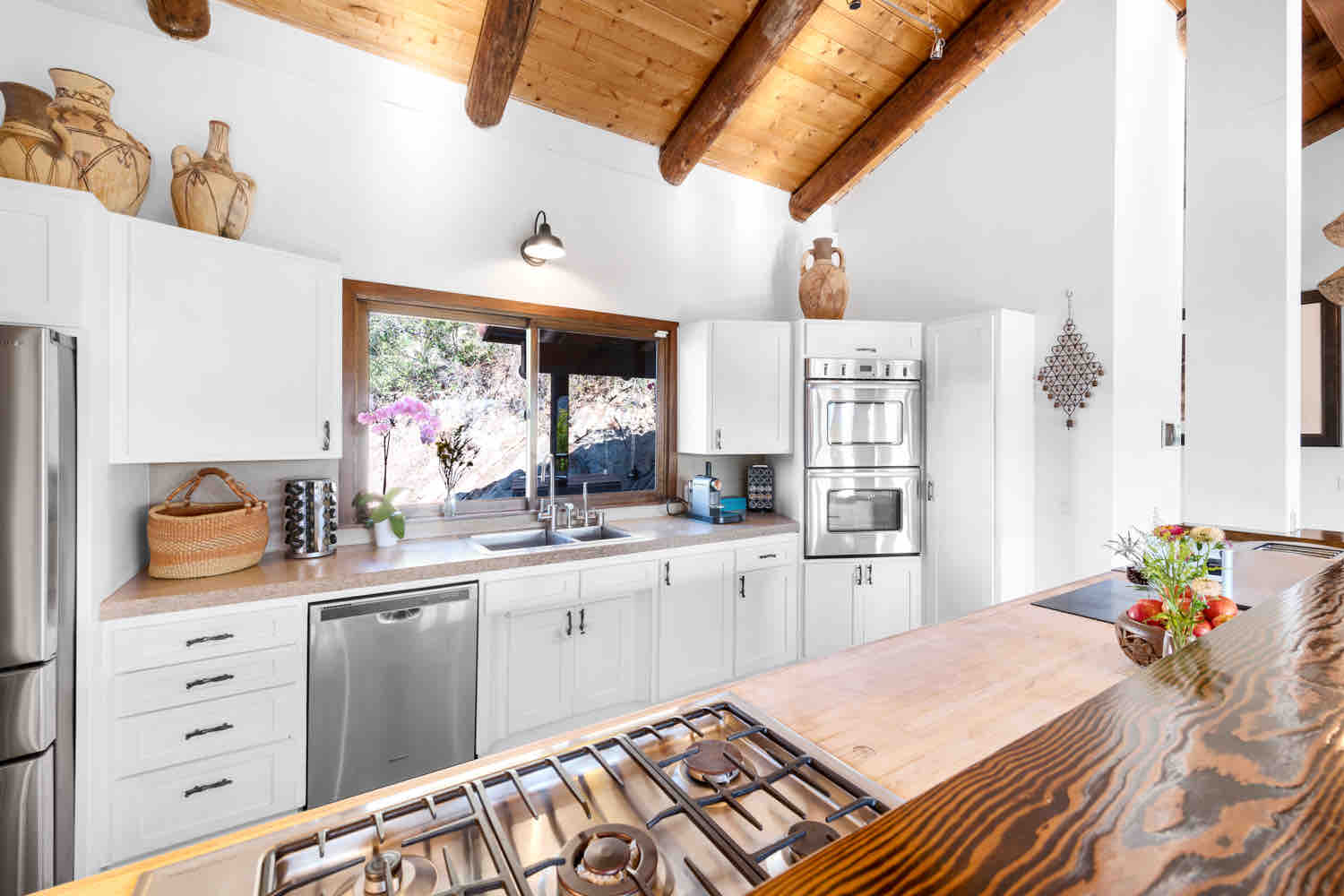 Topanga, Los Angeles — Luxury furnished apartment in Topanga, Los Angeles