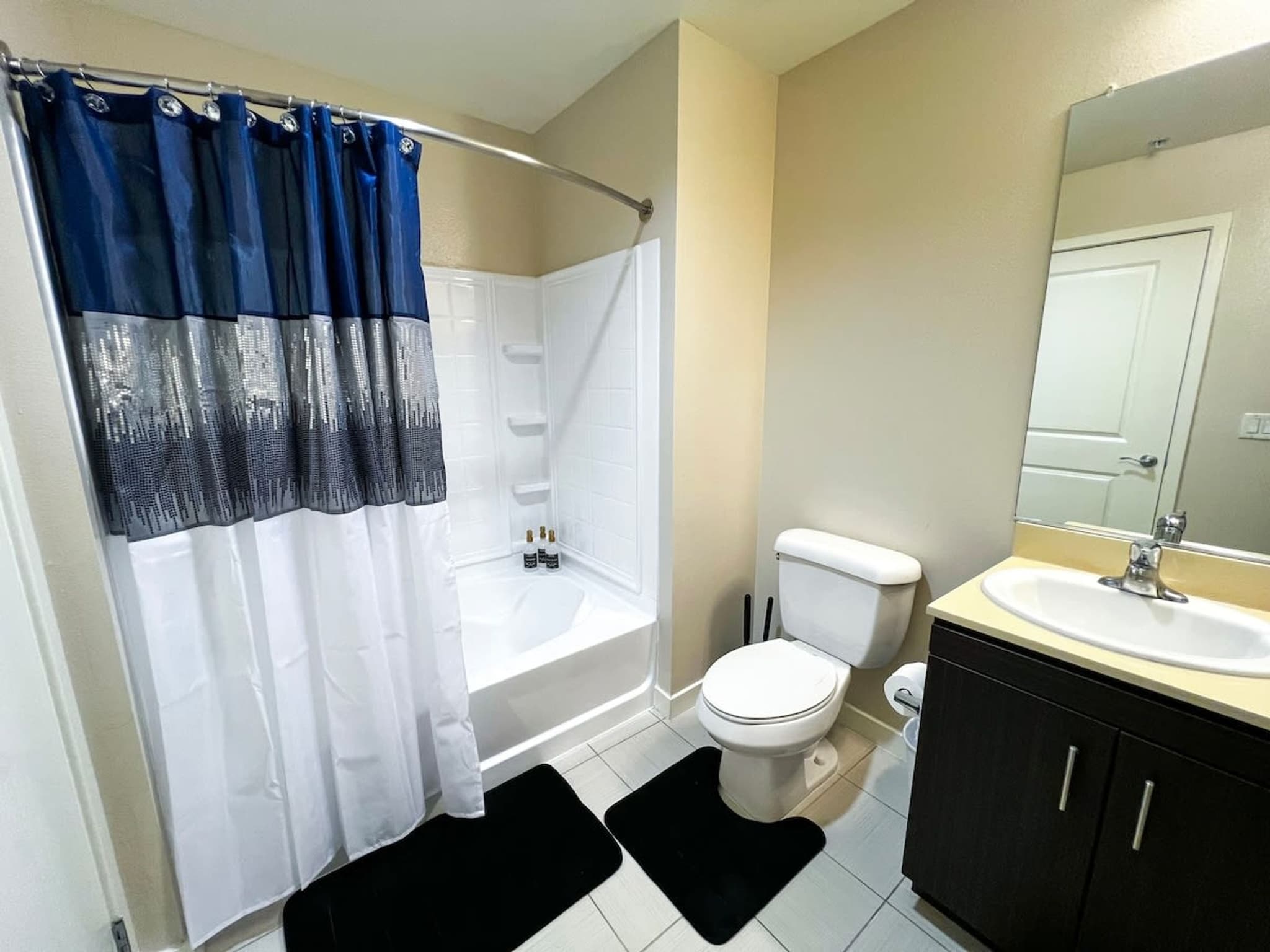 Miracle Mile & La Brea, Los Angeles — Luxury furnished apartment in Miracle Mile & La Brea, Los Angeles