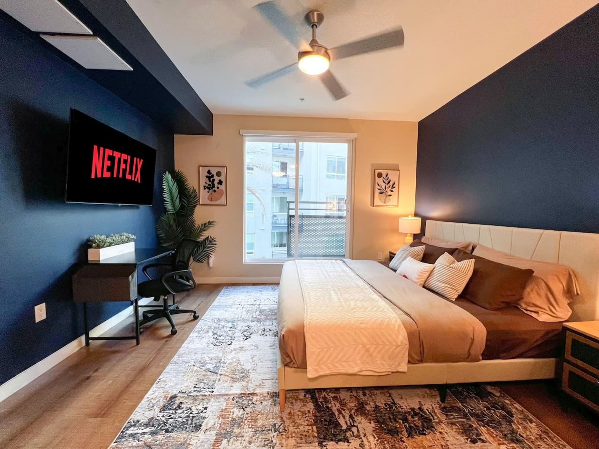 Miracle Mile & La Brea, Los Angeles — Luxury furnished apartment in Miracle Mile & La Brea, Los Angeles