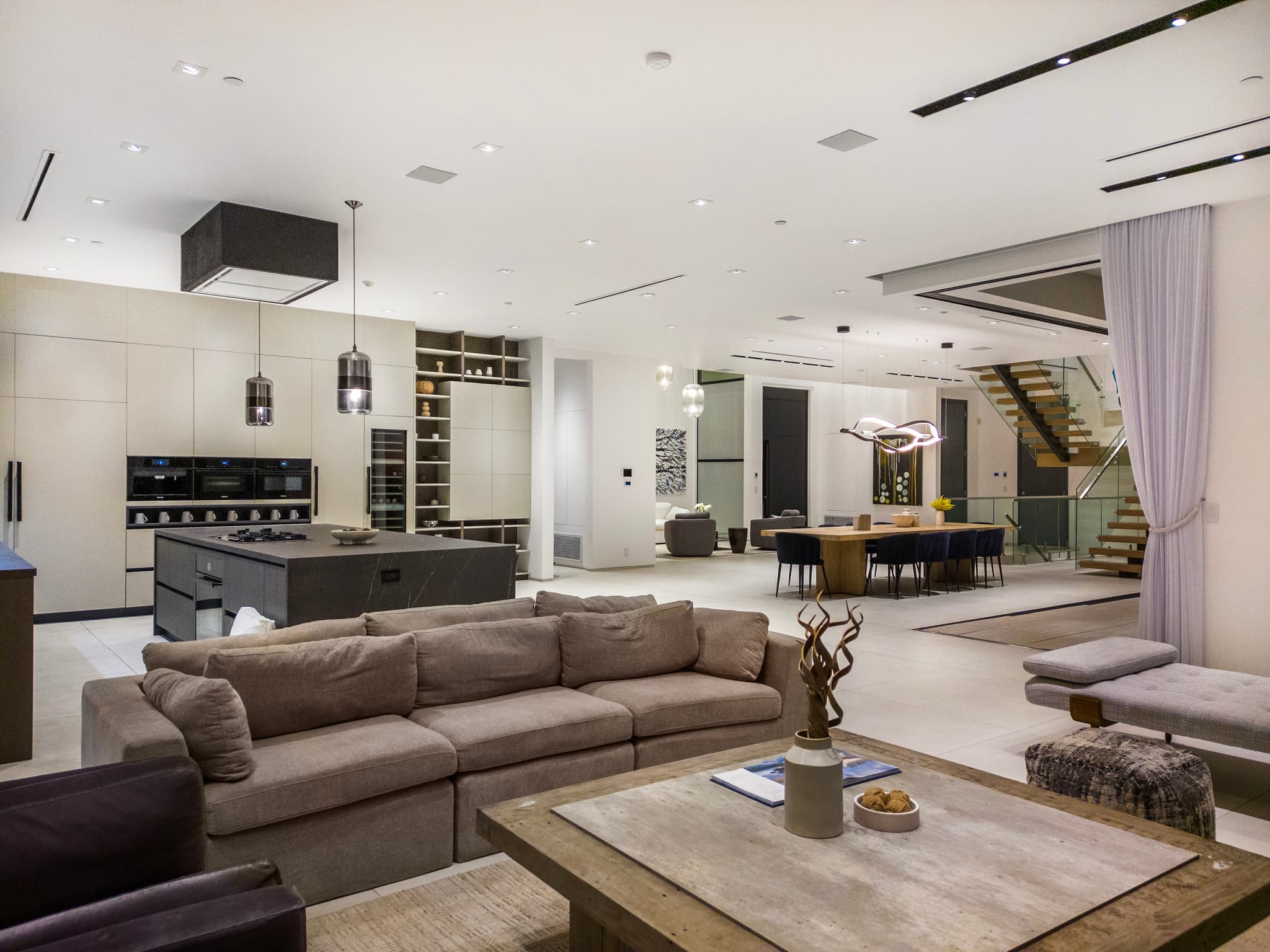 Bel Air, Los Angeles — Luxury furnished apartment in Bel Air, Los Angeles