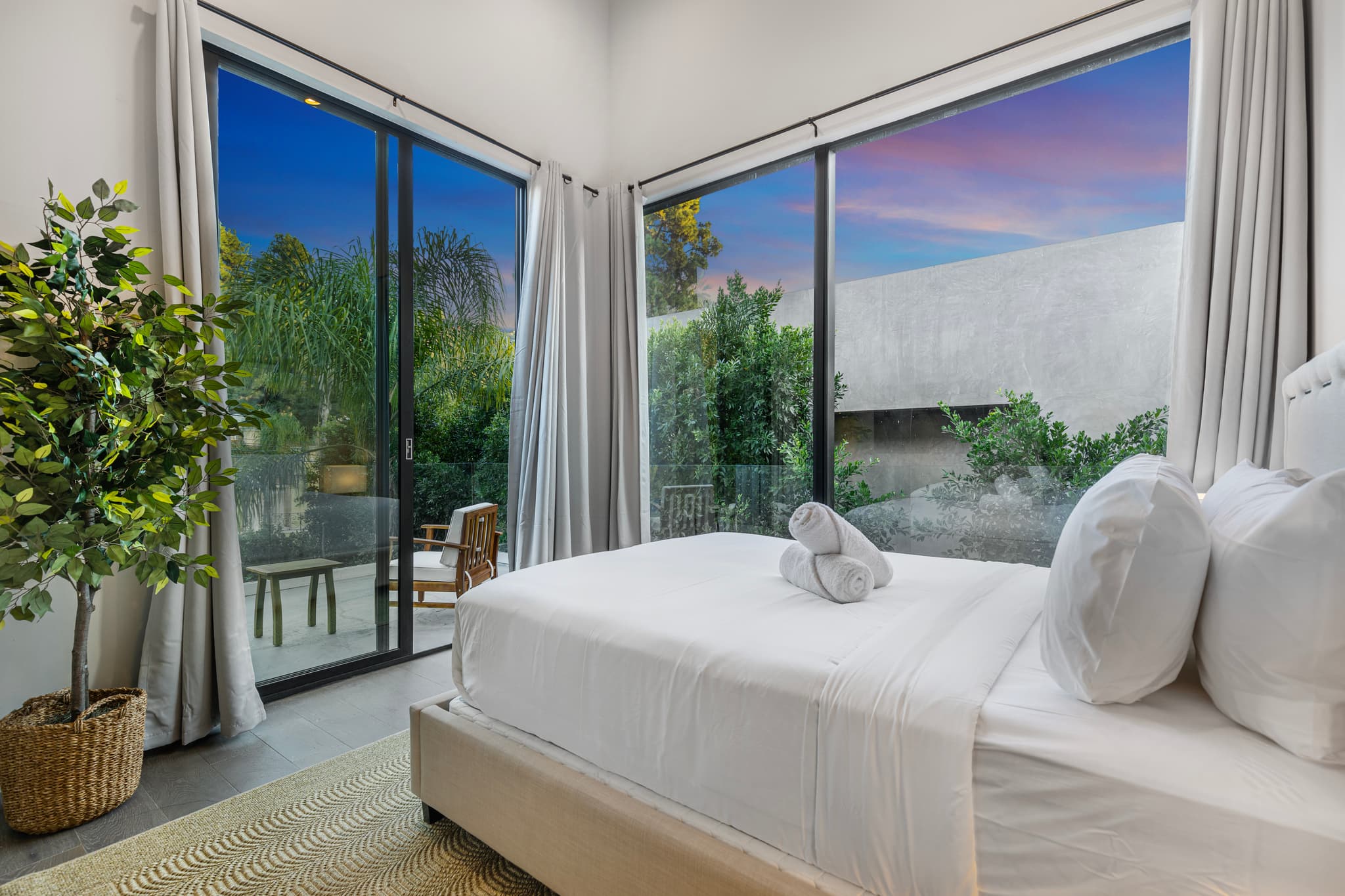 Beverly Crest, Los Angeles — Luxury furnished apartment in Beverly Crest, Los Angeles