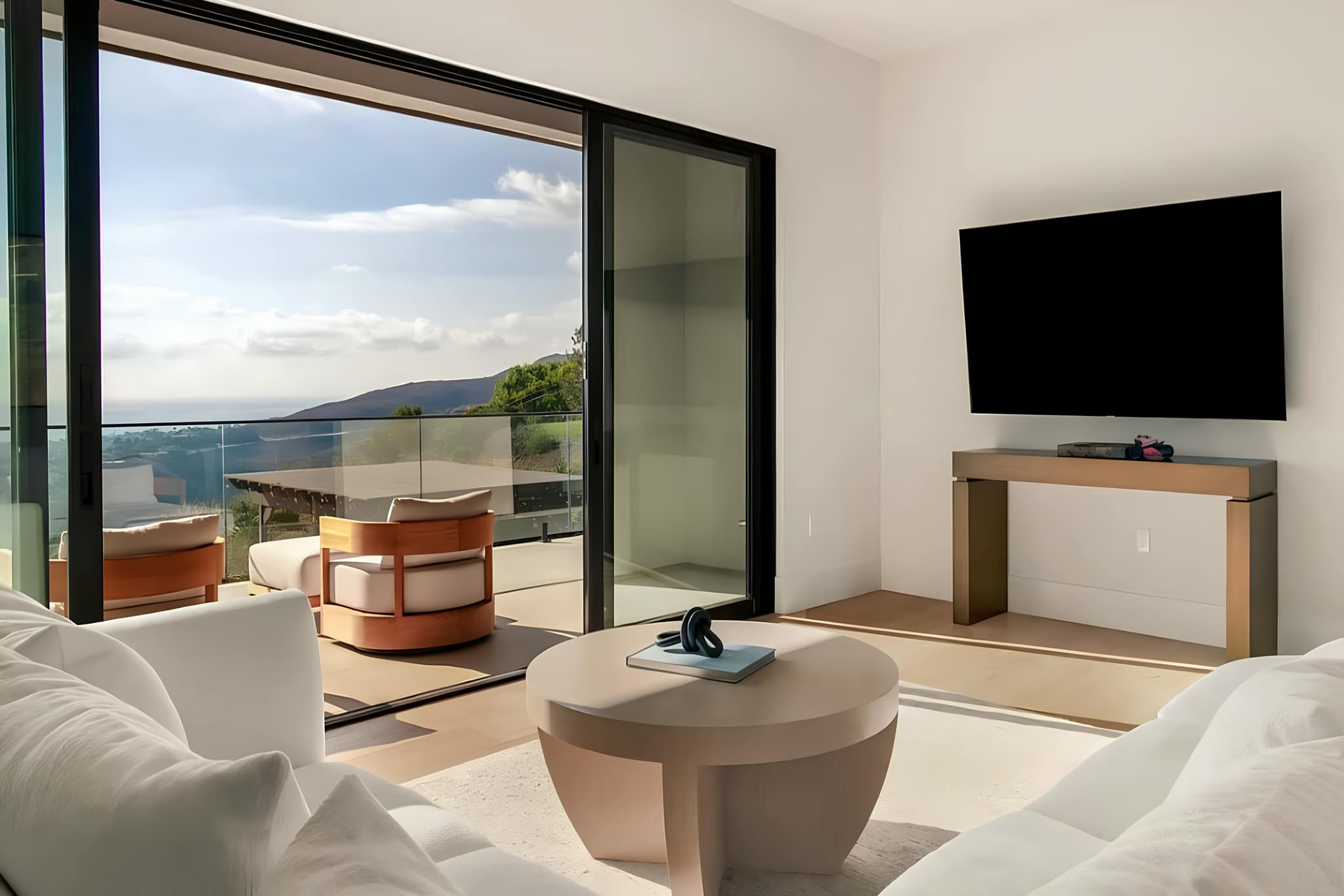 Inland Malibu, Los Angeles — Luxury furnished apartment in Inland Malibu, Los Angeles