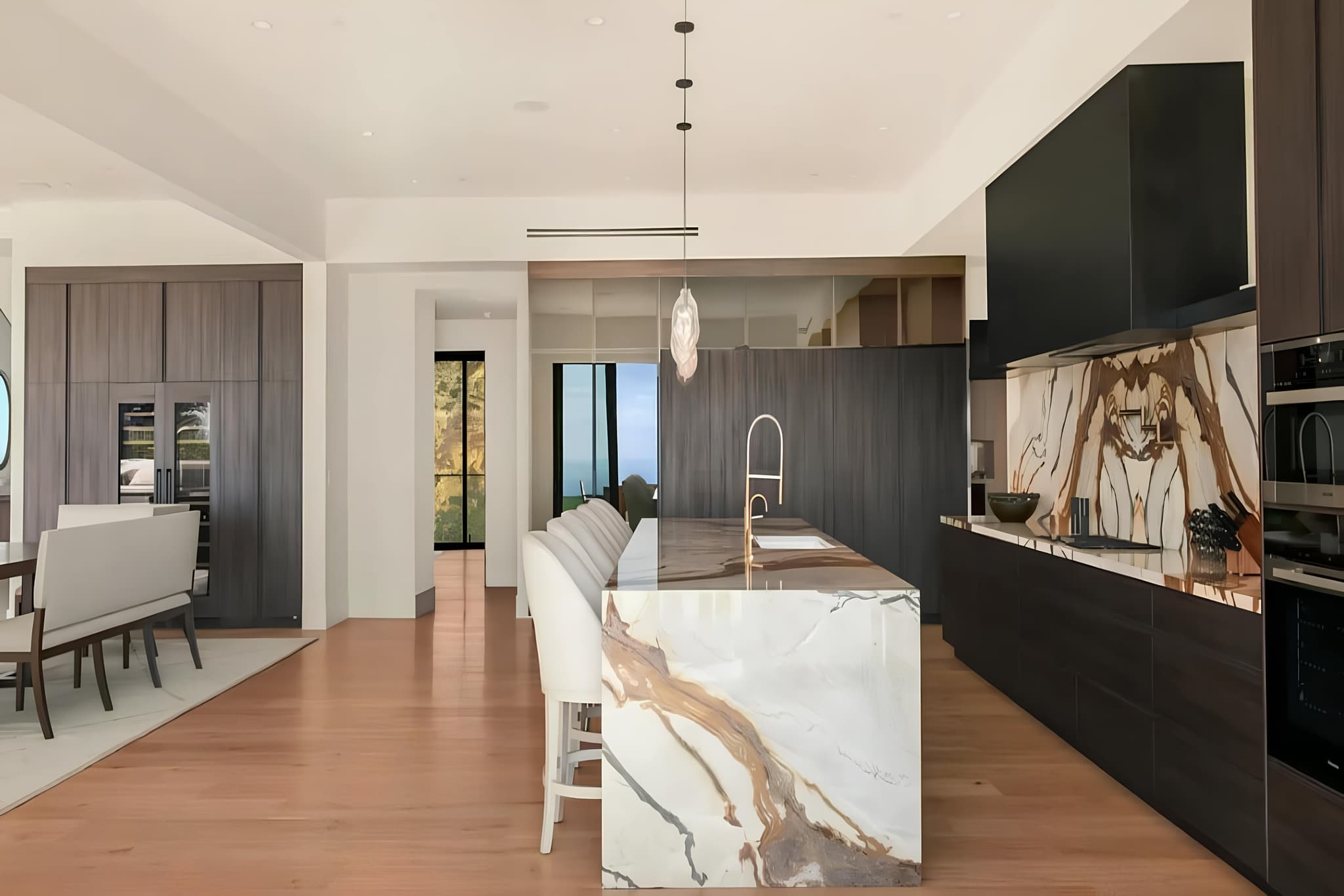 Inland Malibu, Los Angeles — Luxury furnished apartment in Inland Malibu, Los Angeles