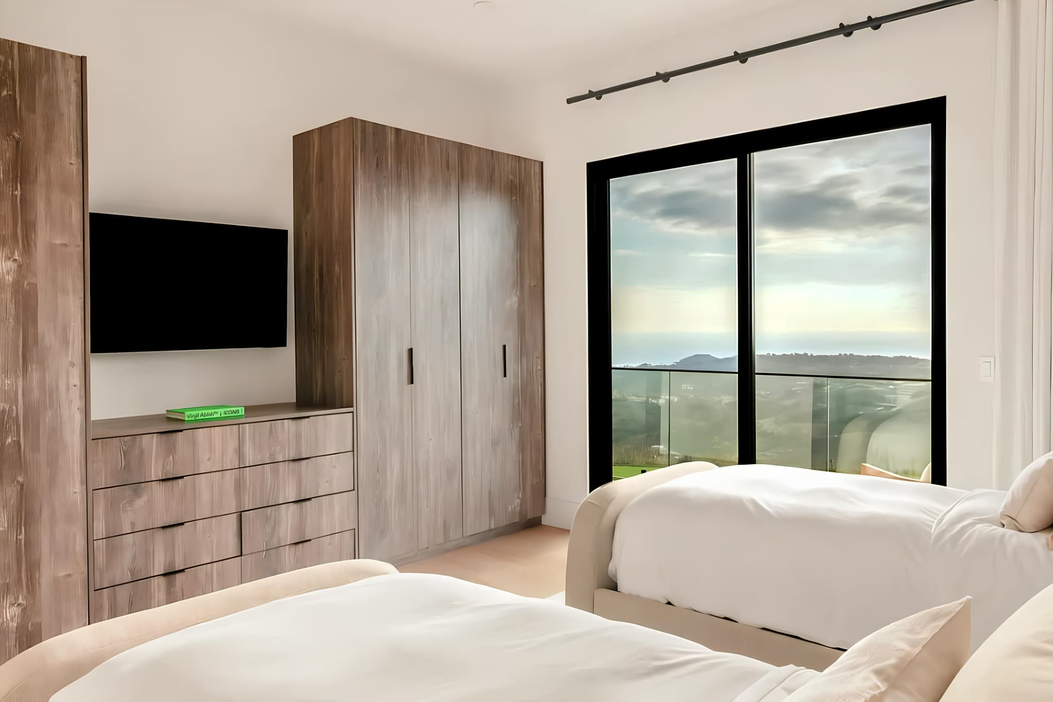 Inland Malibu, Los Angeles — Luxury furnished apartment in Inland Malibu, Los Angeles