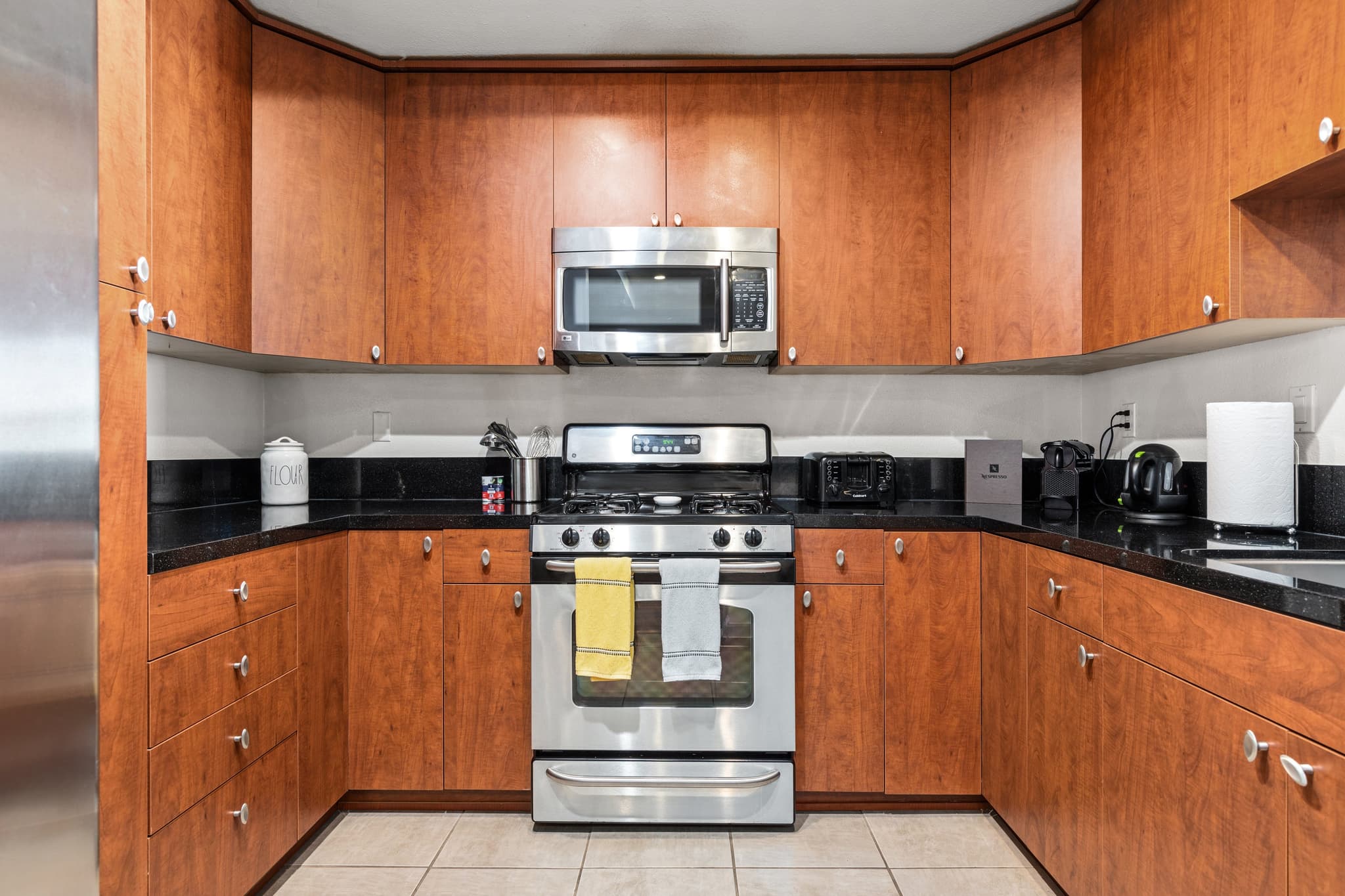 Brentwood, Los Angeles — Luxury furnished apartment in Brentwood, Los Angeles