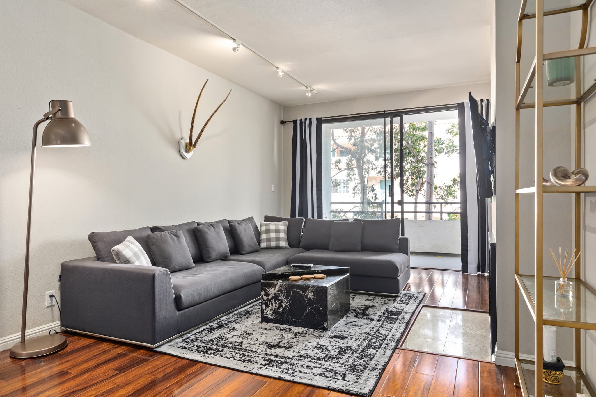 Brentwood, Los Angeles — Luxury furnished apartment in Brentwood, Los Angeles