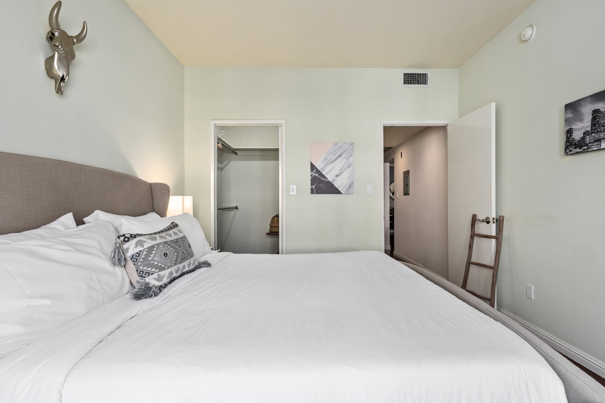 Brentwood, Los Angeles — Luxury furnished apartment in Brentwood, Los Angeles