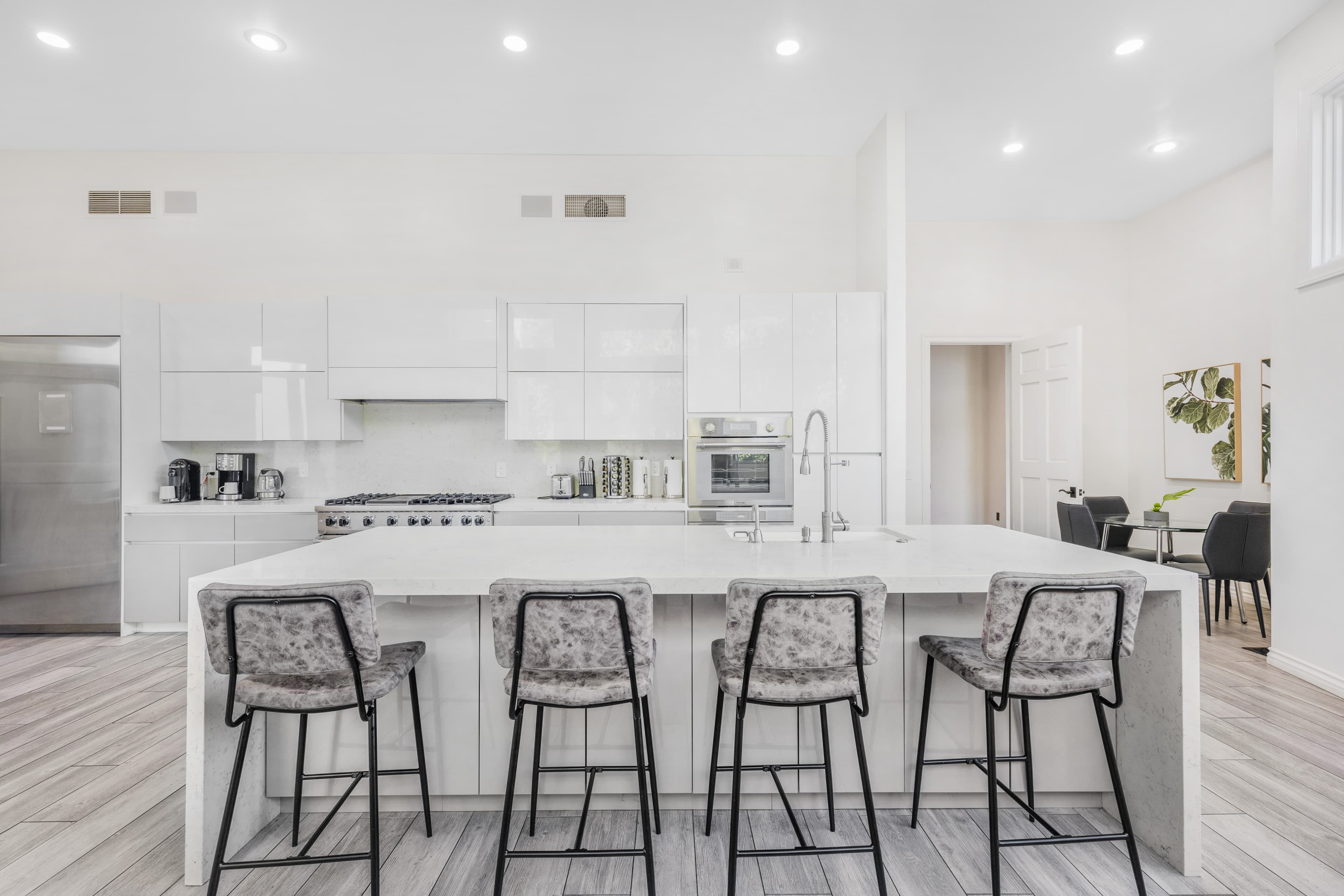 Bel Air, Los Angeles — Luxury furnished apartment in Bel Air, Los Angeles