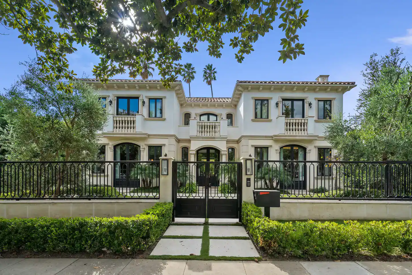 Beverly Hills, Los Angeles — Luxury furnished apartment in Beverly Hills, Los Angeles