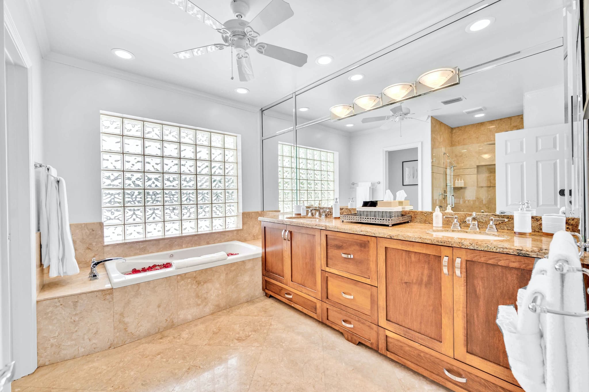 Las Olas Isles, Fort Lauderdale — Luxury furnished apartment in Las Olas Isles, Fort Lauderdale