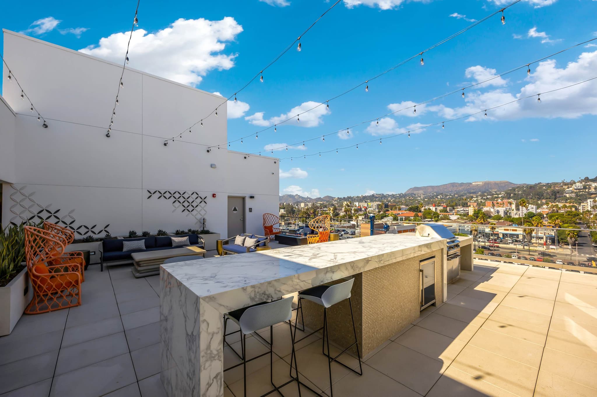 Franklin Village, Los Angeles — Luxury furnished apartment in Franklin Village, Los Angeles