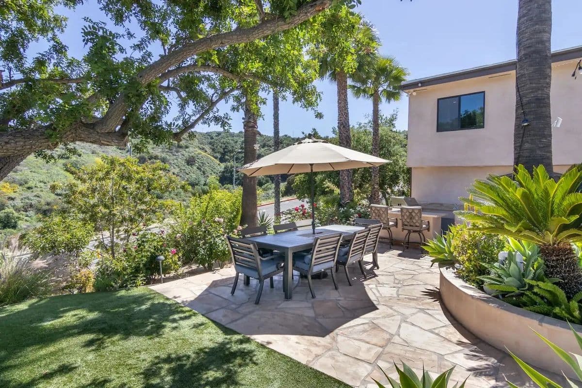 Encino, Los Angeles — Luxury furnished apartment in Encino, Los Angeles