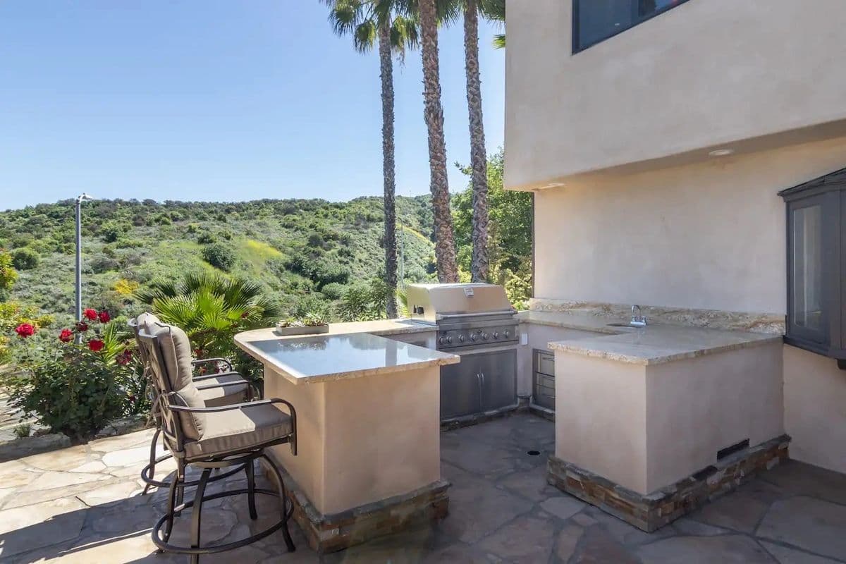 Encino, Los Angeles — Luxury furnished apartment in Encino, Los Angeles