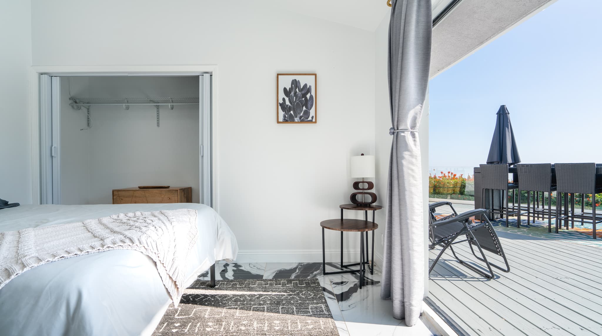 Topanga, Los Angeles — Luxury furnished apartment in Topanga, Los Angeles