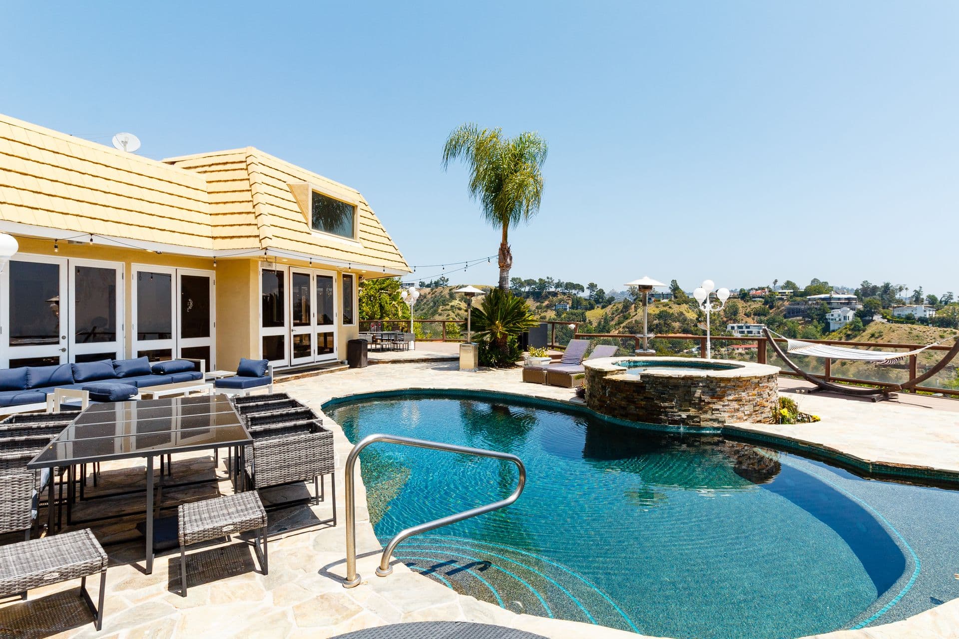 Beverly Crest, Los Angeles — Luxury furnished apartment in Beverly Crest, Los Angeles