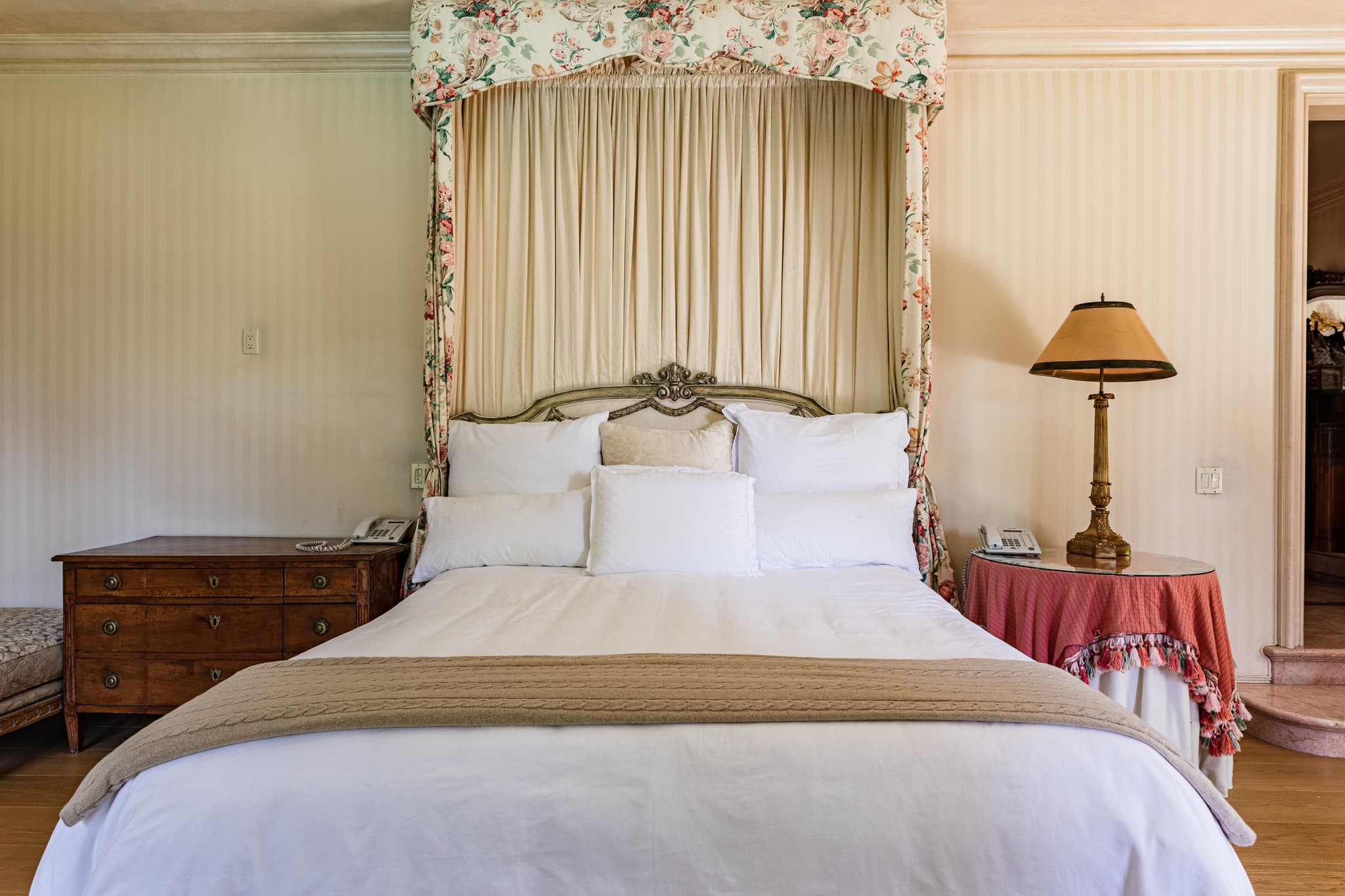 Beverly Crest, Los Angeles — Luxury furnished apartment in Beverly Crest, Los Angeles