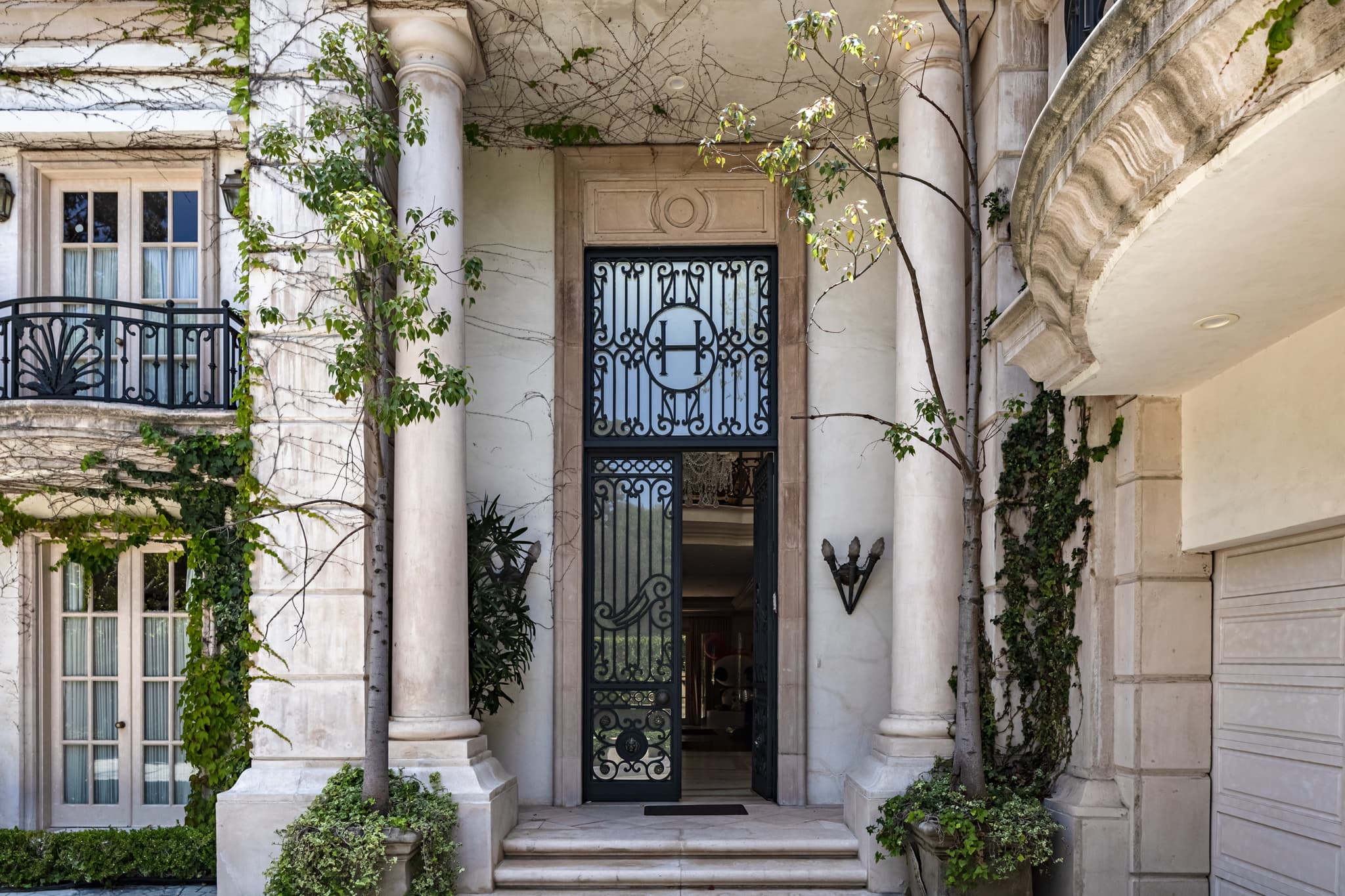 Beverly Crest, Los Angeles — Luxury furnished apartment in Beverly Crest, Los Angeles